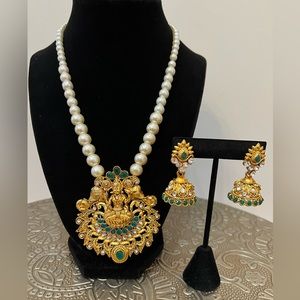 NWOT PEARL LAKSHMI Necklace and Earrings Set, Indian jewelry